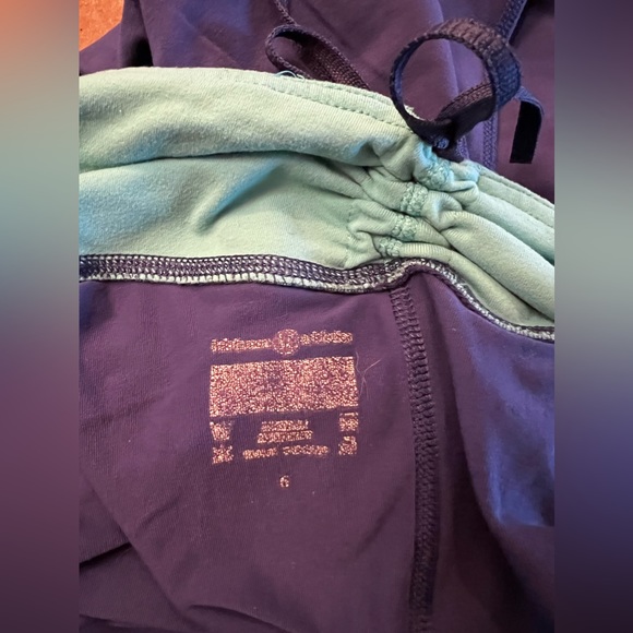 🦄🍋lululemon🍋🦄 Crescent Crop | Rare Vintage | Blue | Size 6 - Picture 11 of 14